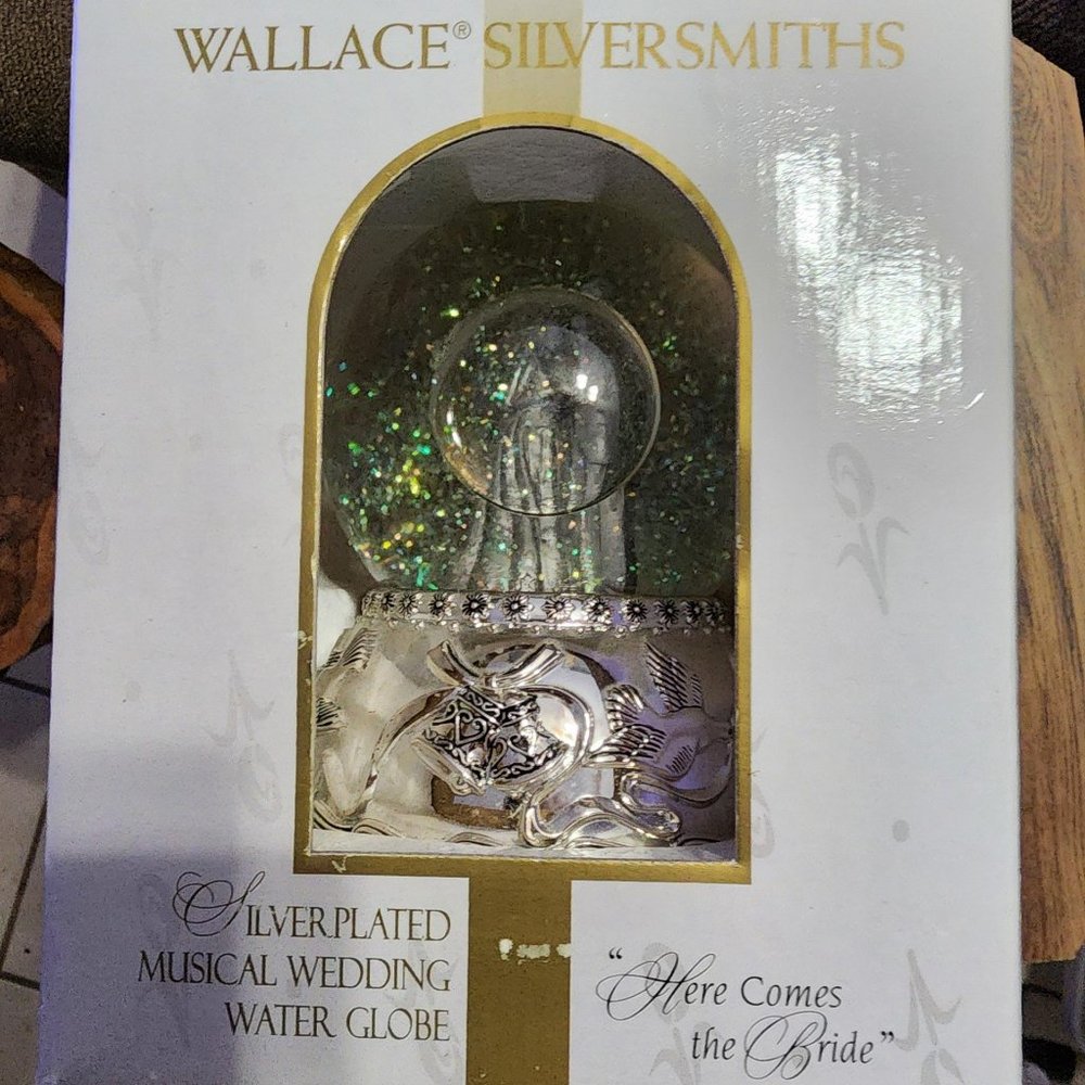 2001 Vintage Wallace Silversmith Musical Wedding Water Globe